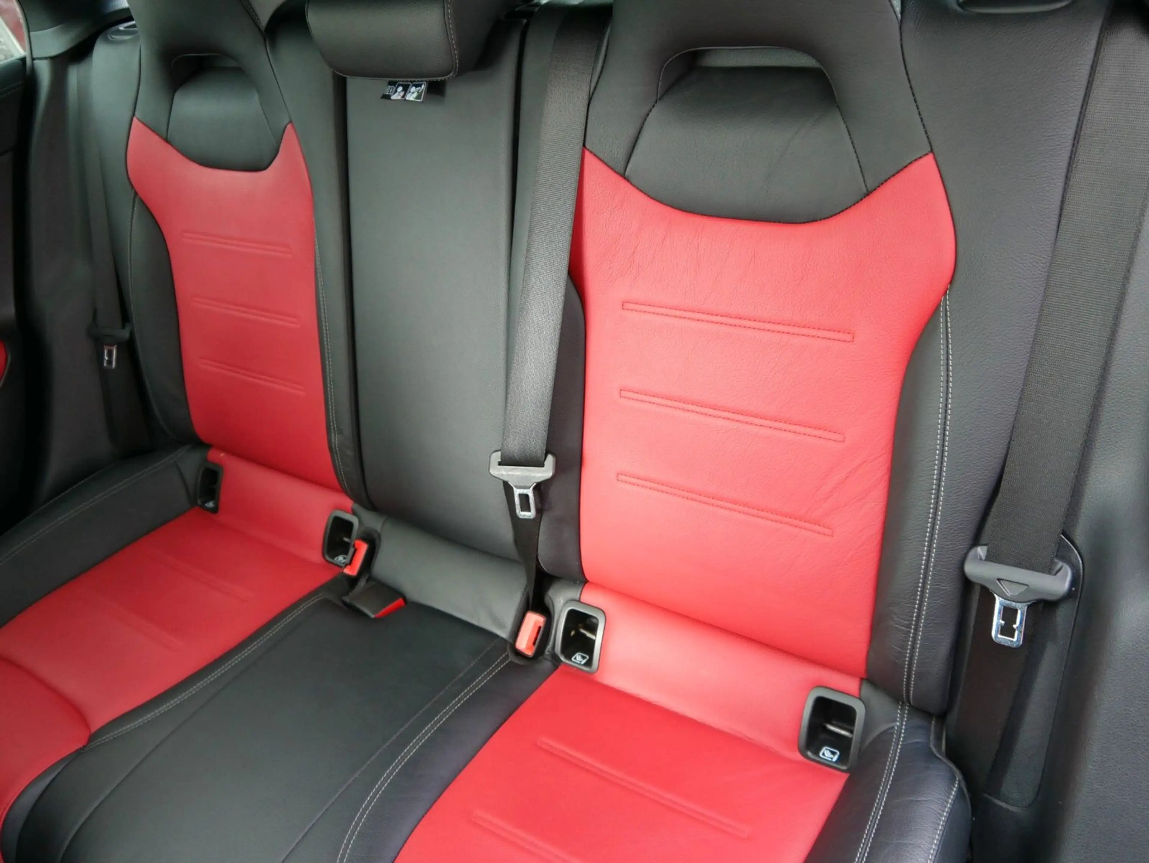 Mercedes-Benz CLA 200 SB AMG-Line NAVI/LED/PANO/RFK/NIGHT — photo 10