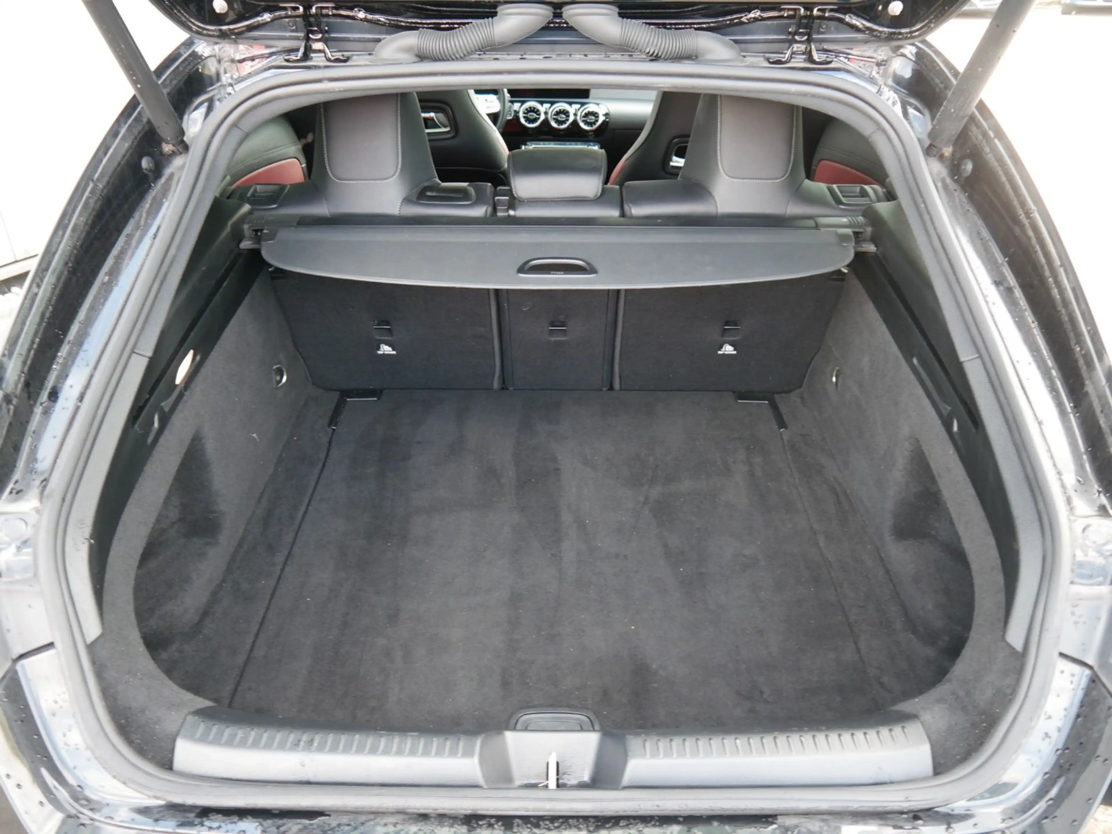 Mercedes-Benz CLA 200 SB AMG-Line NAVI/LED/PANO/RFK/NIGHT — photo 11