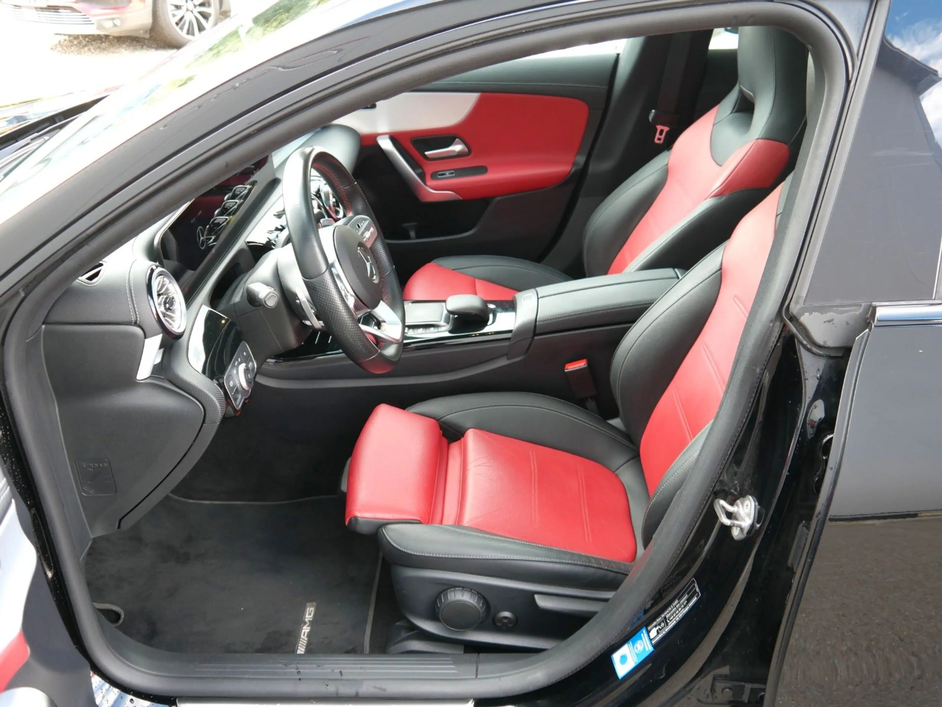 Mercedes-Benz CLA 200 SB AMG-Line NAVI/LED/PANO/RFK/NIGHT — photo 7