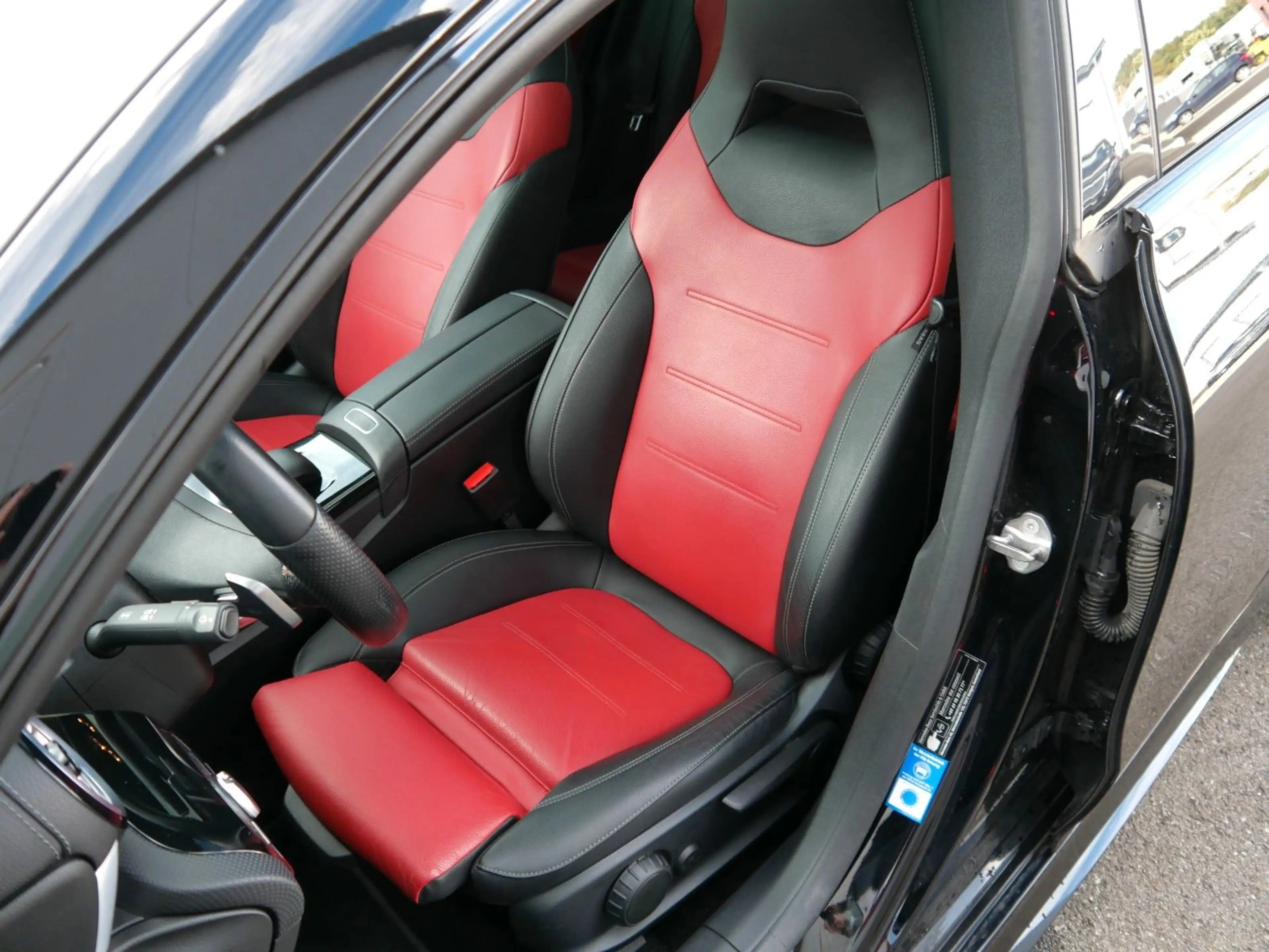 Mercedes-Benz CLA 200 SB AMG-Line NAVI/LED/PANO/RFK/NIGHT — photo 8
