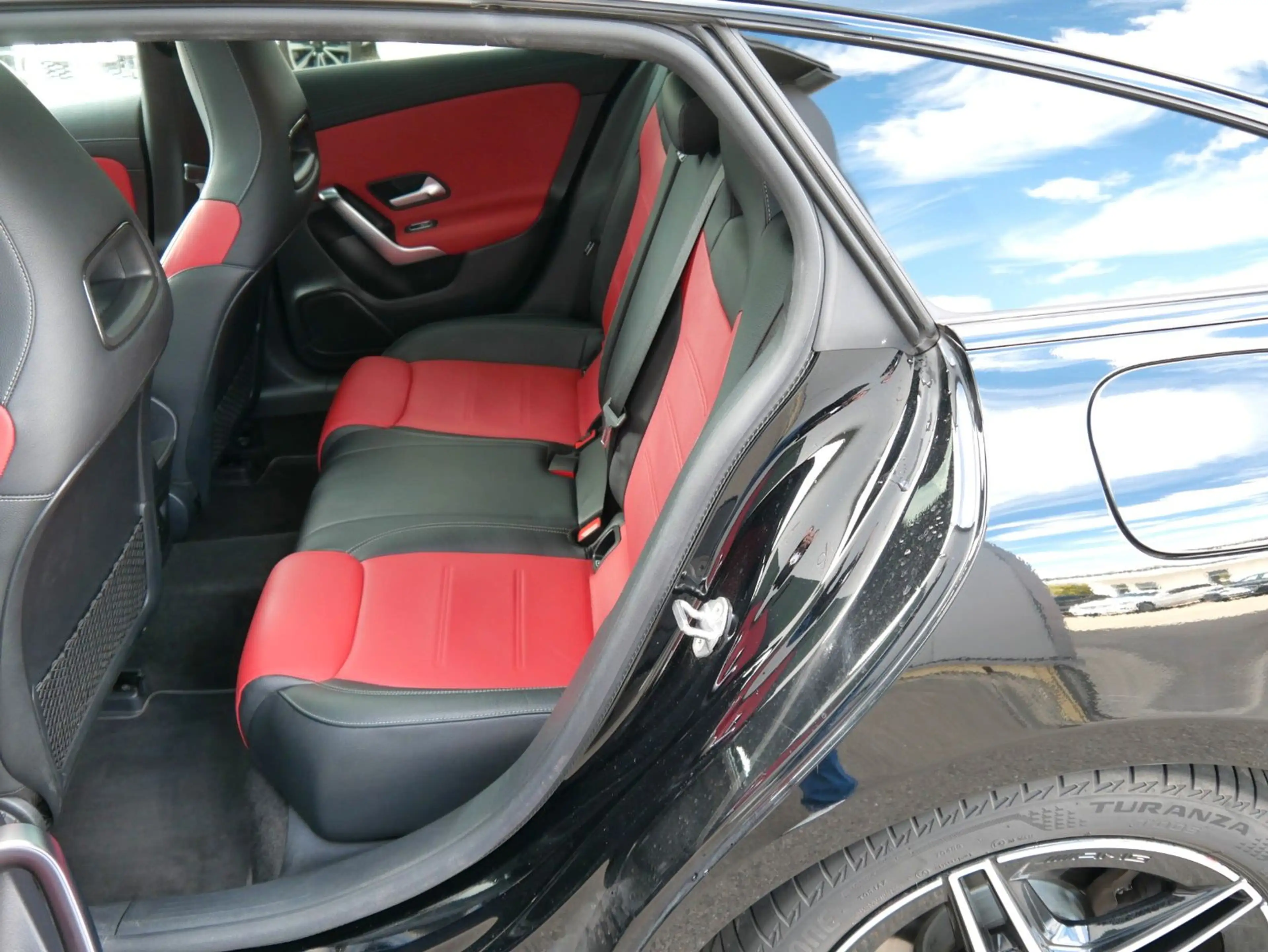 Mercedes-Benz CLA 200 SB AMG-Line NAVI/LED/PANO/RFK/NIGHT — photo 9