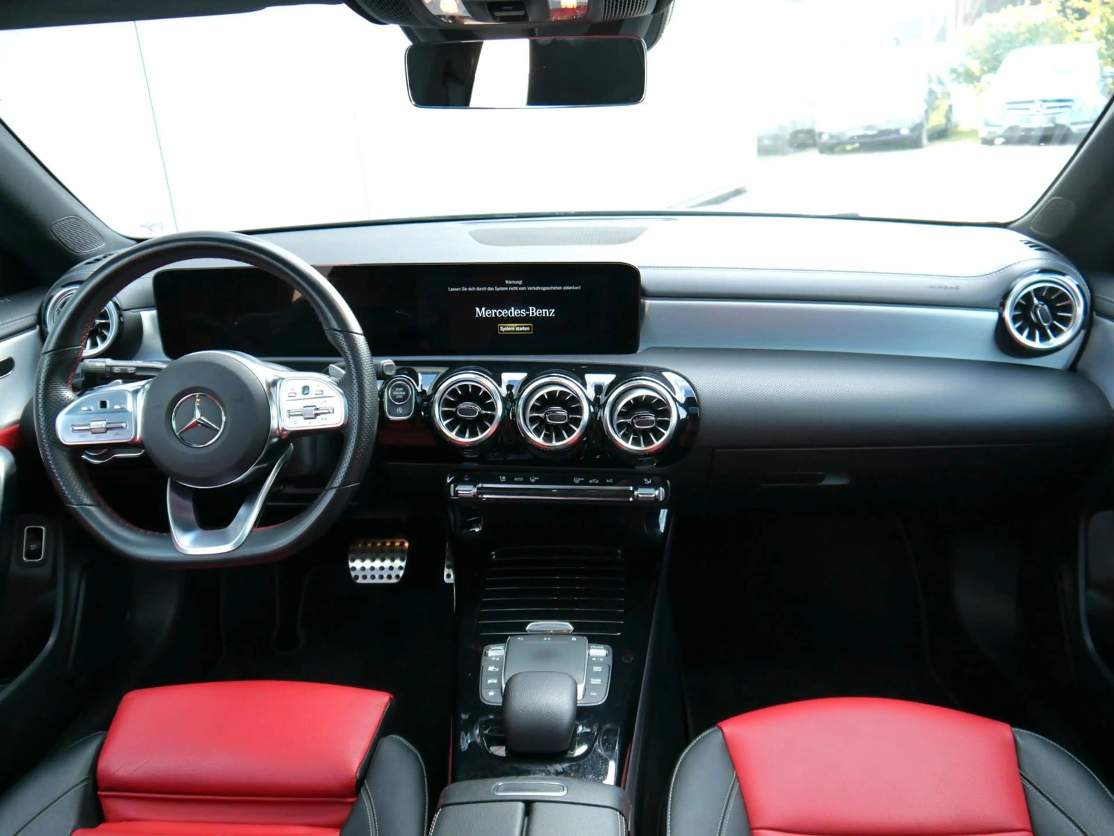 Mercedes-Benz CLA 200 SB AMG-Line NAVI/LED/PANO/RFK/NIGHT — photo 15
