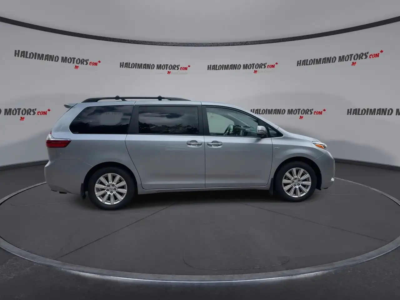 Toyota Sienna снимка Toyota Sienna