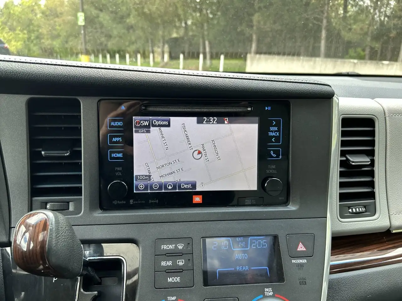Toyota Sienna снимка Toyota Sienna