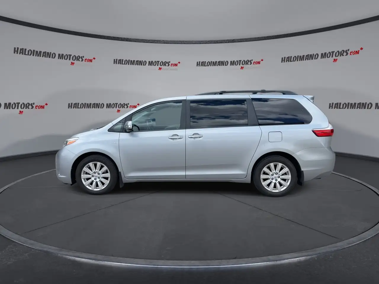 Toyota Sienna снимка Toyota Sienna