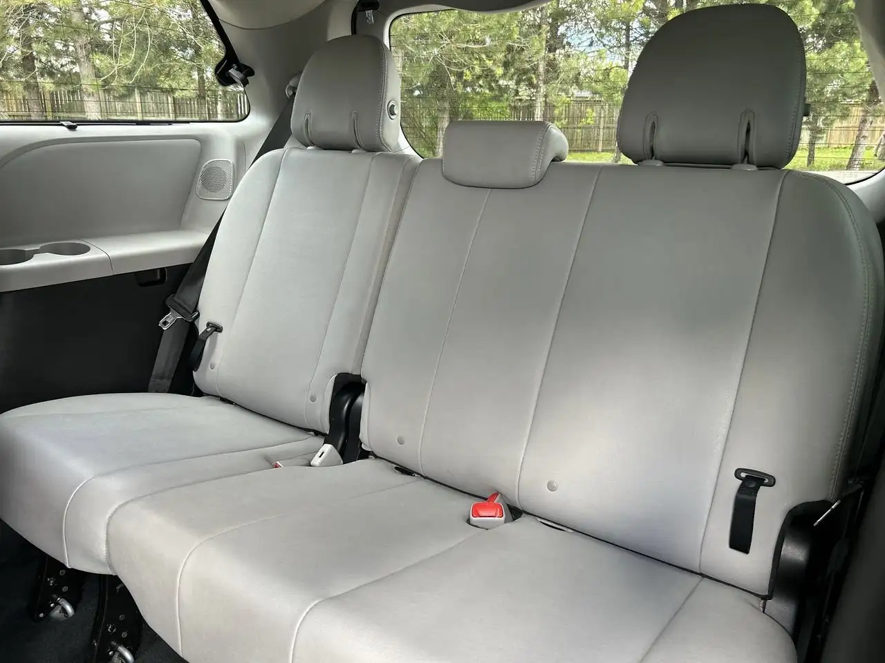 Toyota Sienna снимка Toyota Sienna