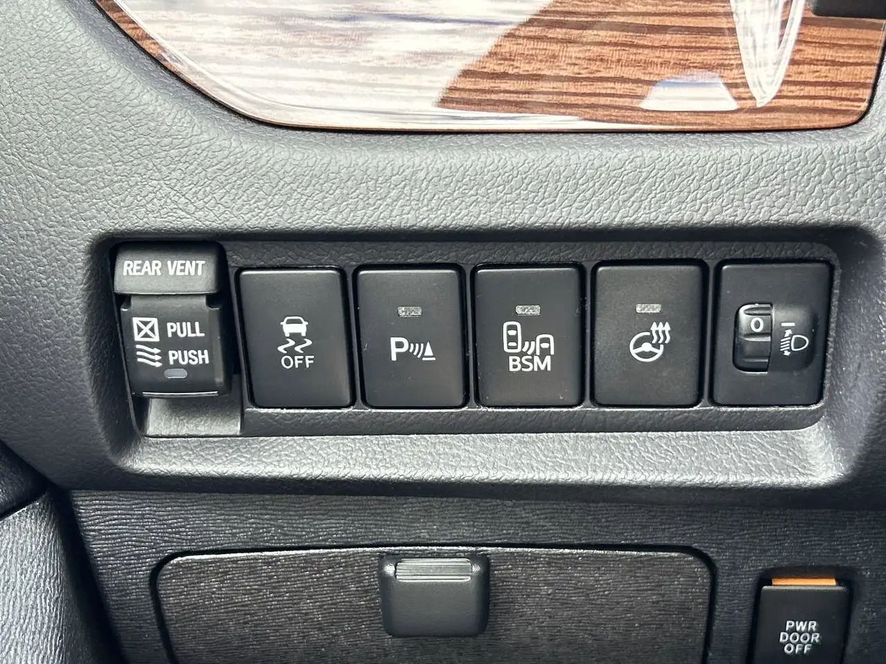 Toyota Sienna снимка Toyota Sienna