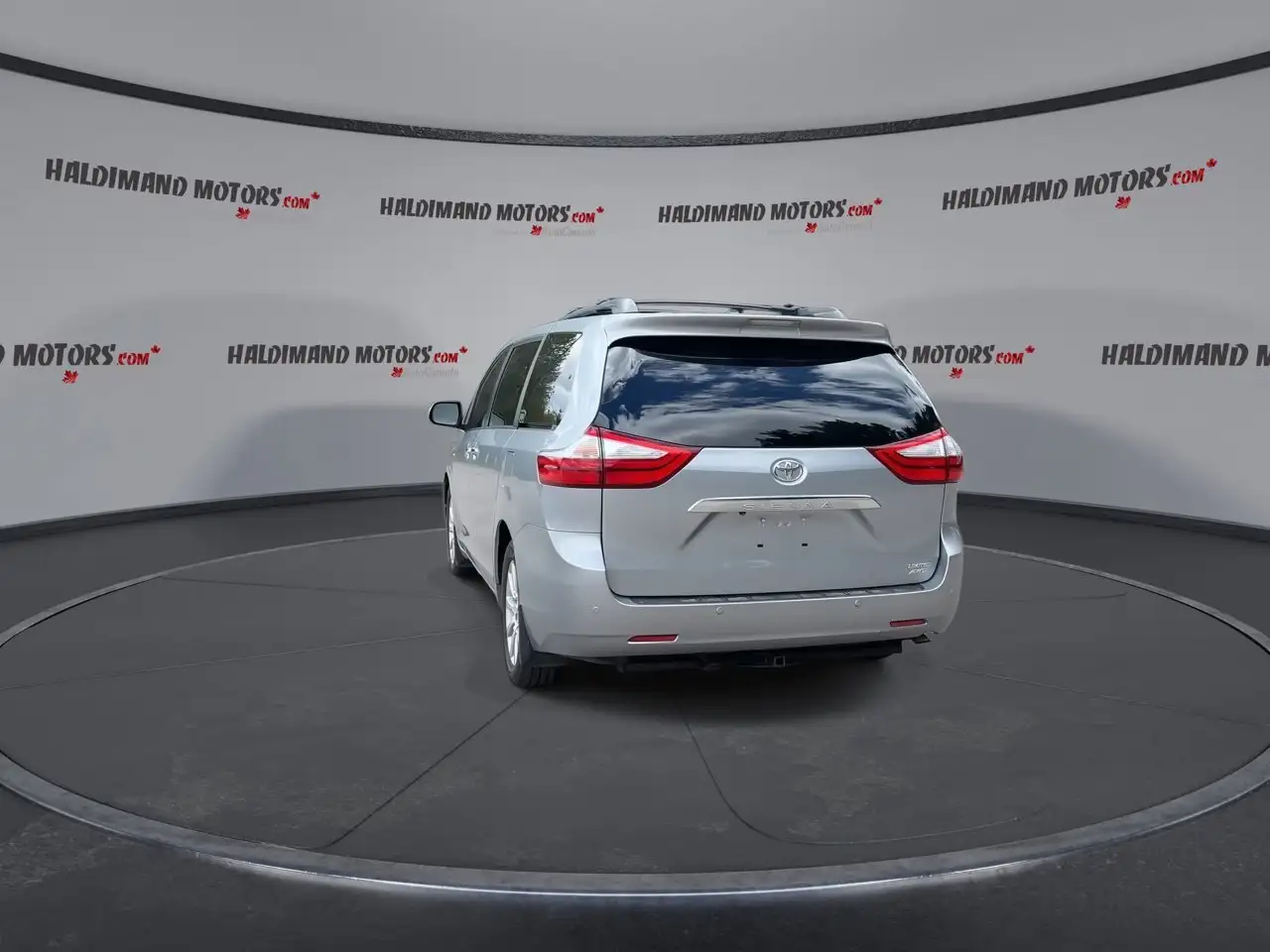 Toyota Sienna снимка Toyota Sienna