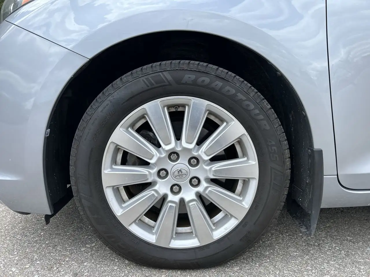 Toyota Sienna снимка Toyota Sienna