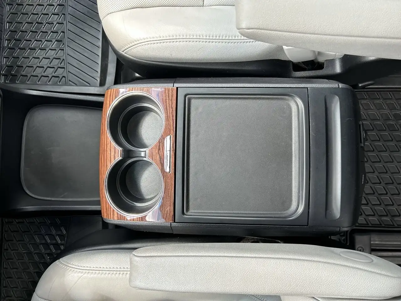 Toyota Sienna снимка Toyota Sienna