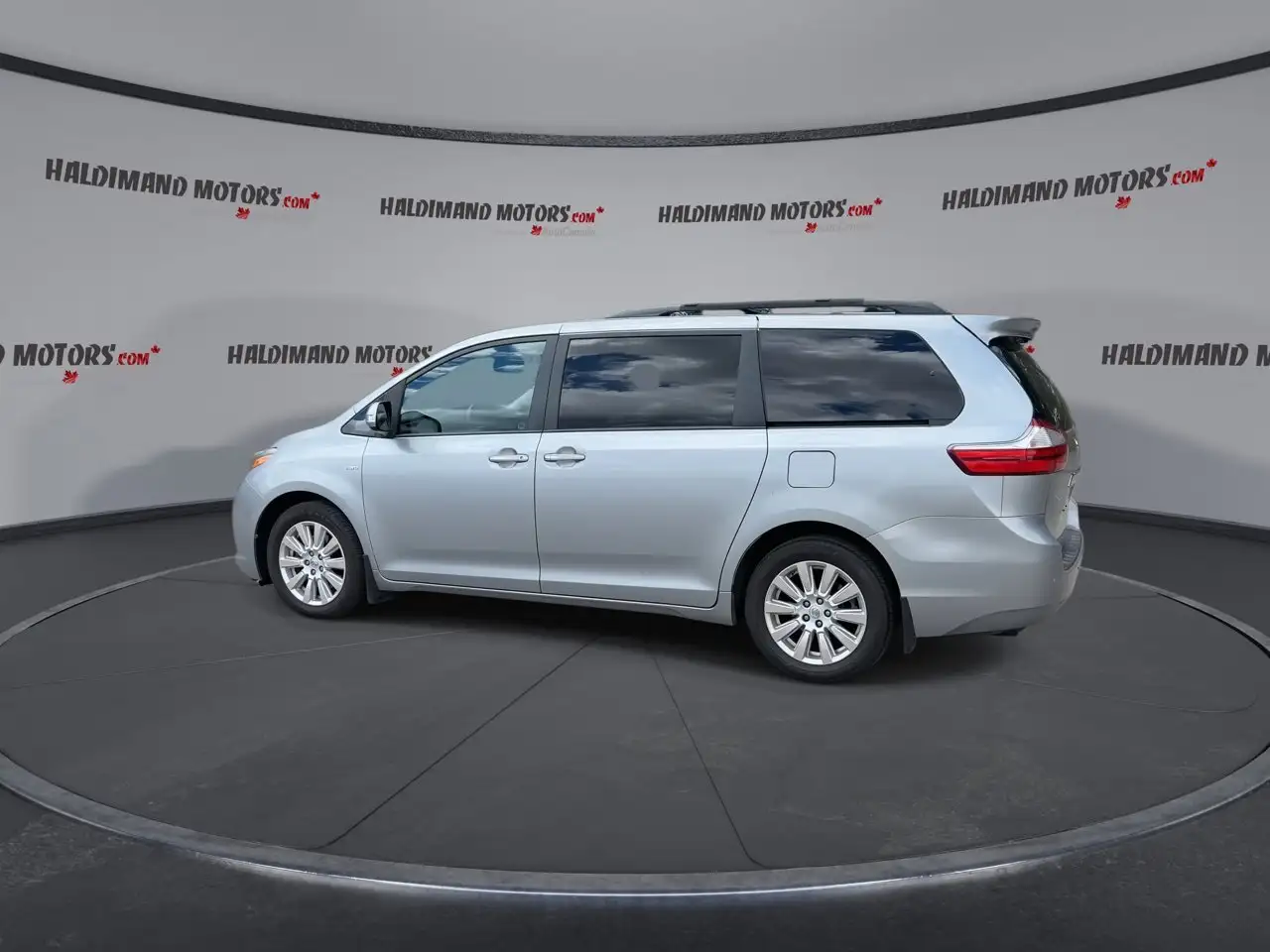 Toyota Sienna снимка Toyota Sienna