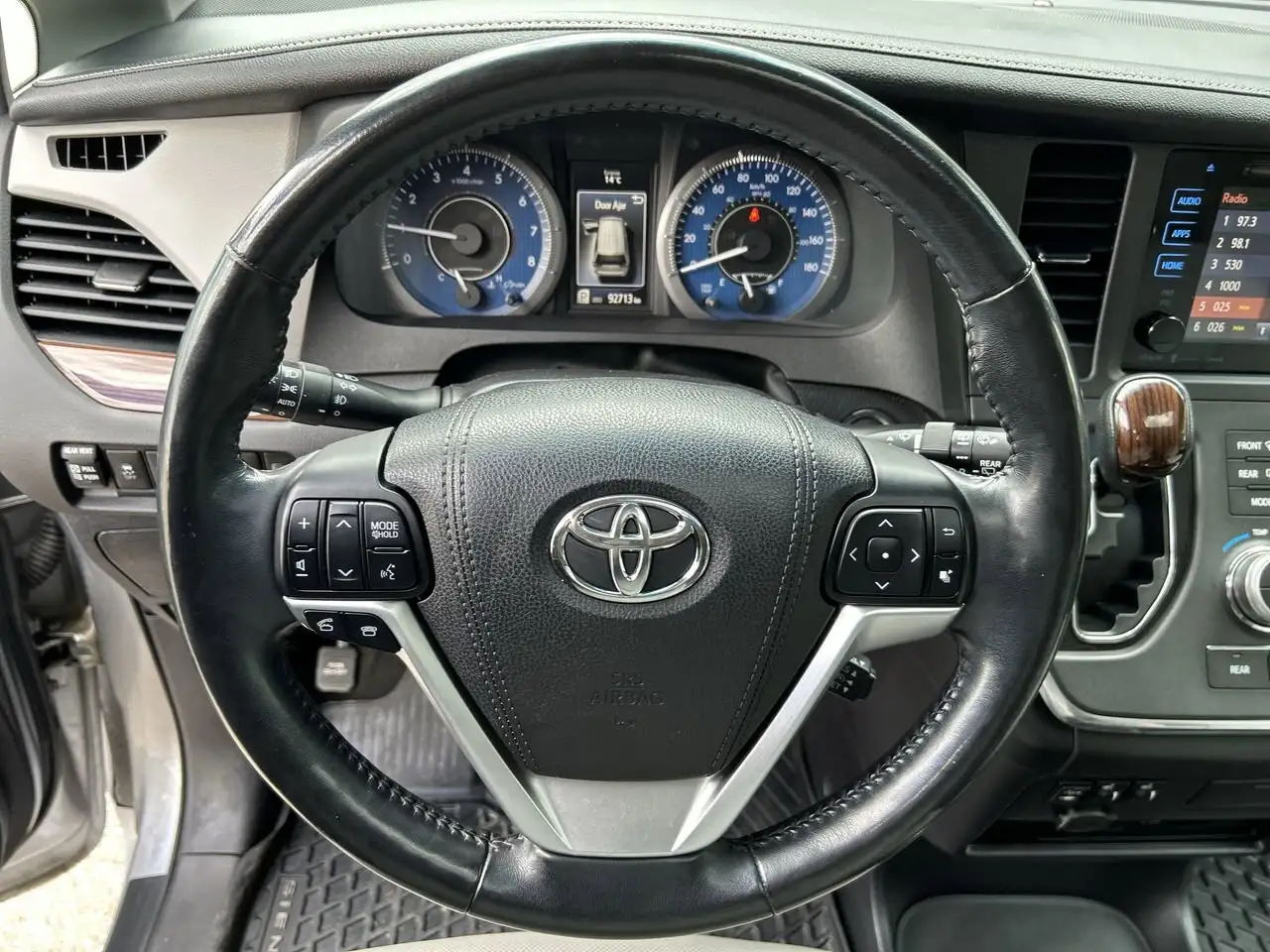 Toyota Sienna снимка Toyota Sienna