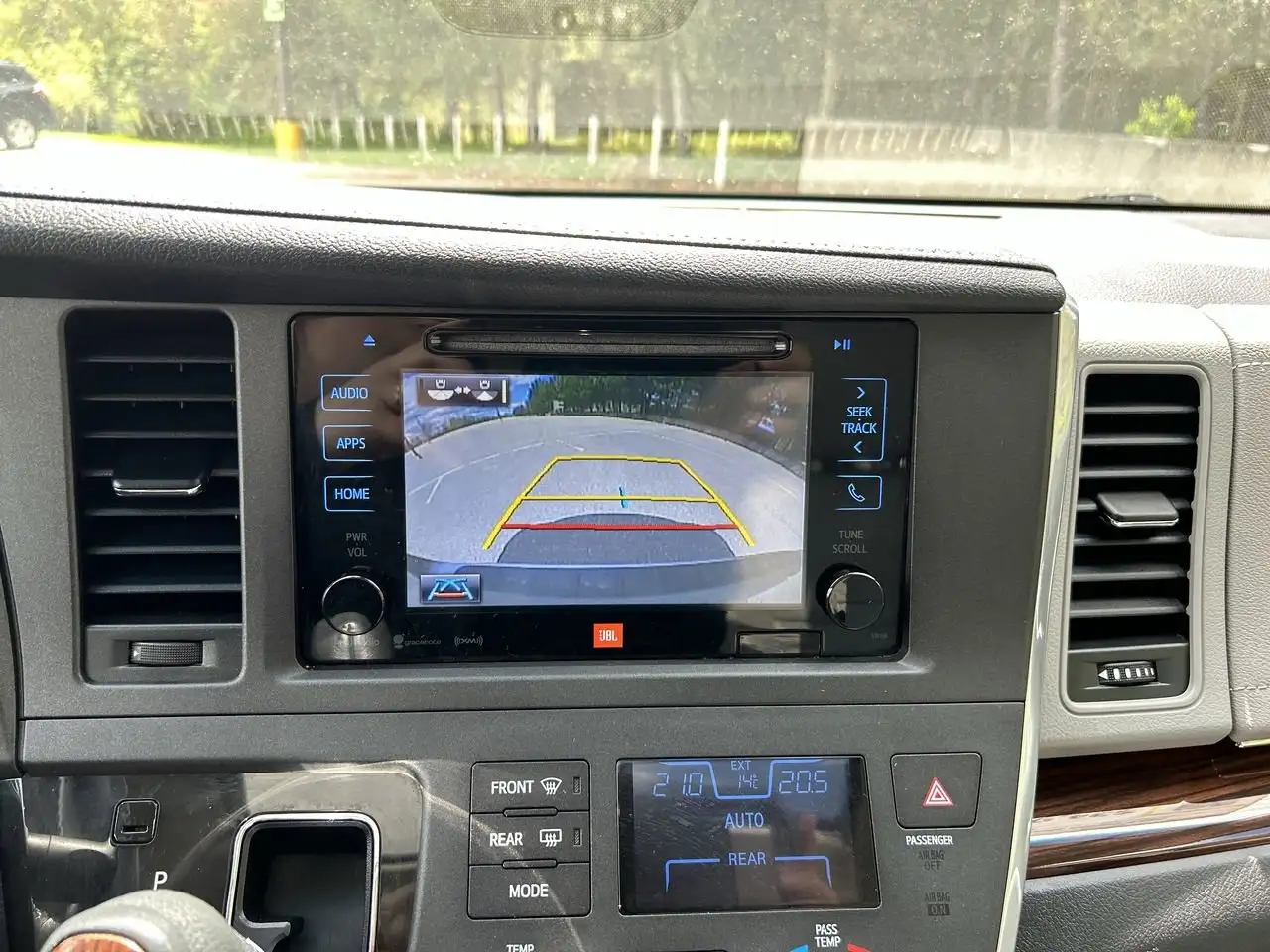 Toyota Sienna снимка Toyota Sienna
