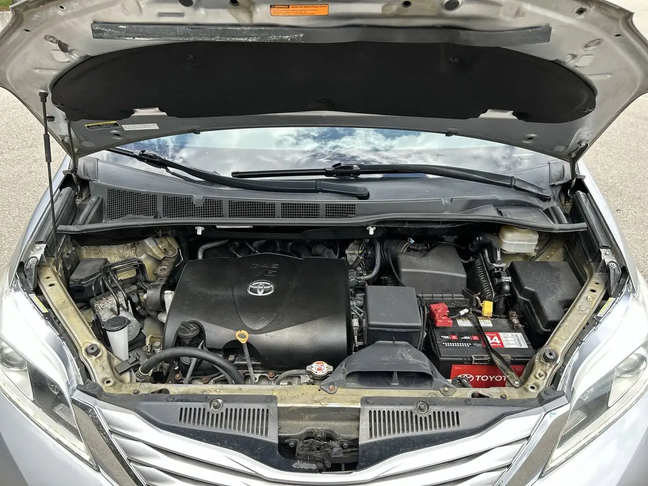 Toyota Sienna снимка Toyota Sienna