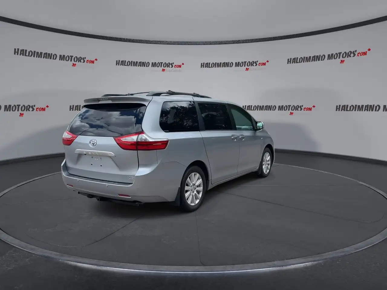 Toyota Sienna снимка Toyota Sienna