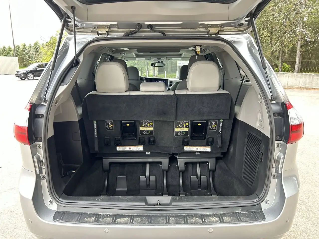 Toyota Sienna снимка Toyota Sienna
