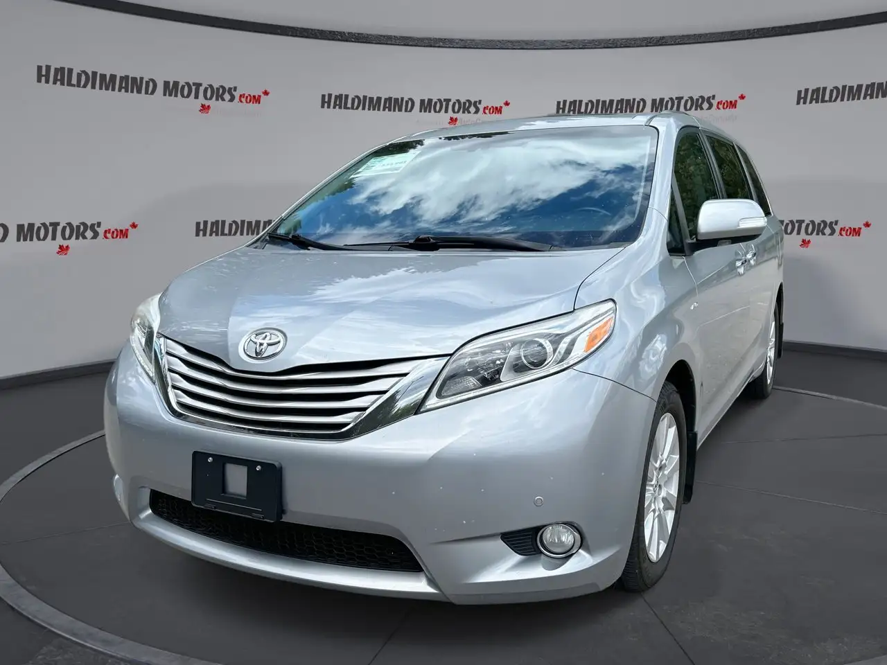 Toyota Sienna снимка Toyota Sienna