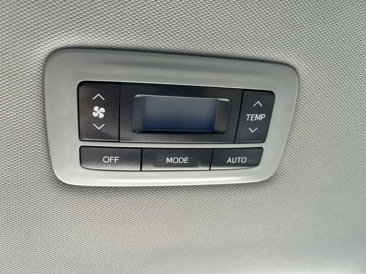 Toyota Sienna снимка Toyota Sienna