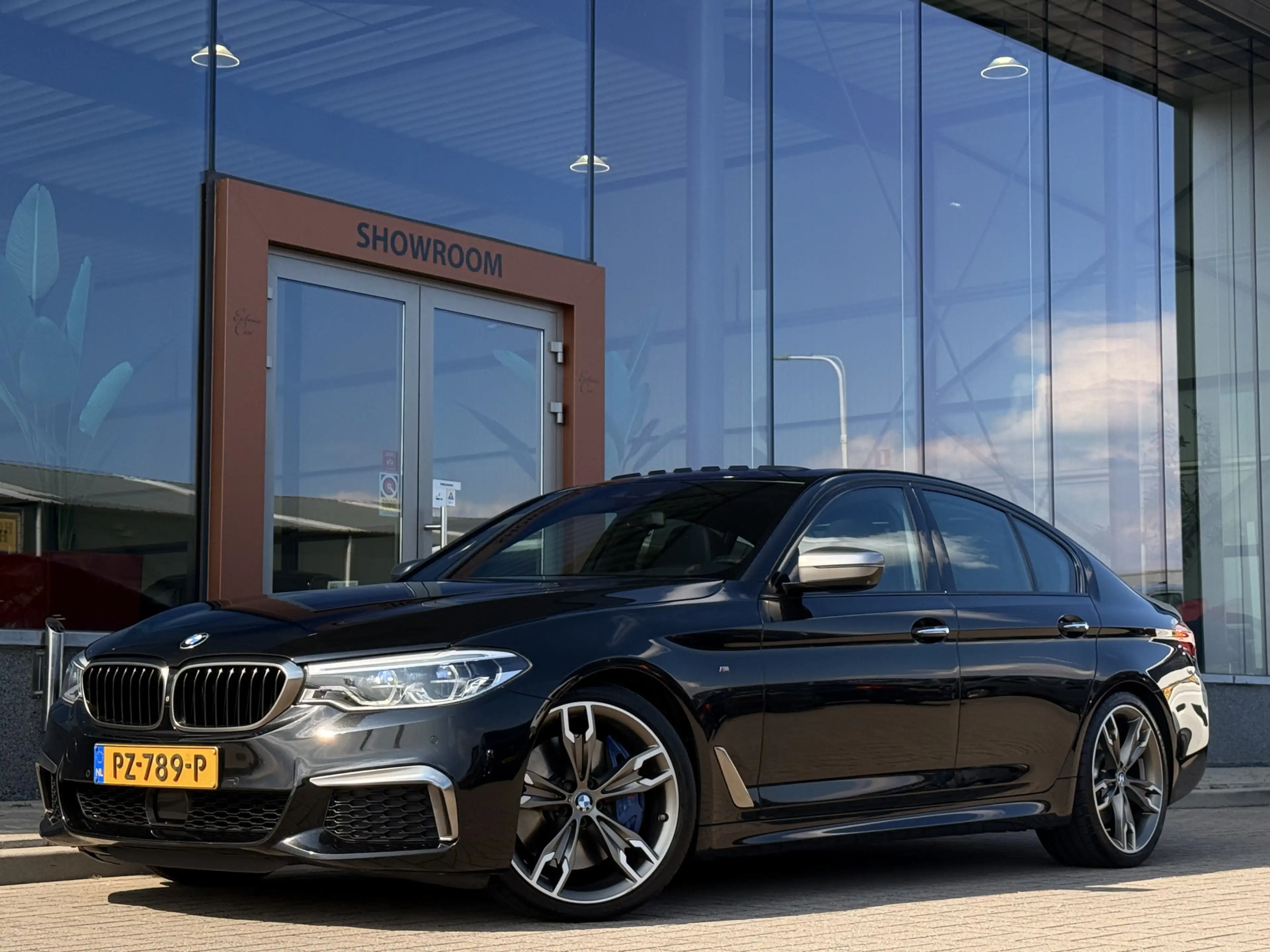 BMW M550 5-serie M550i xDrive High Executive | 4WS | Soft-C