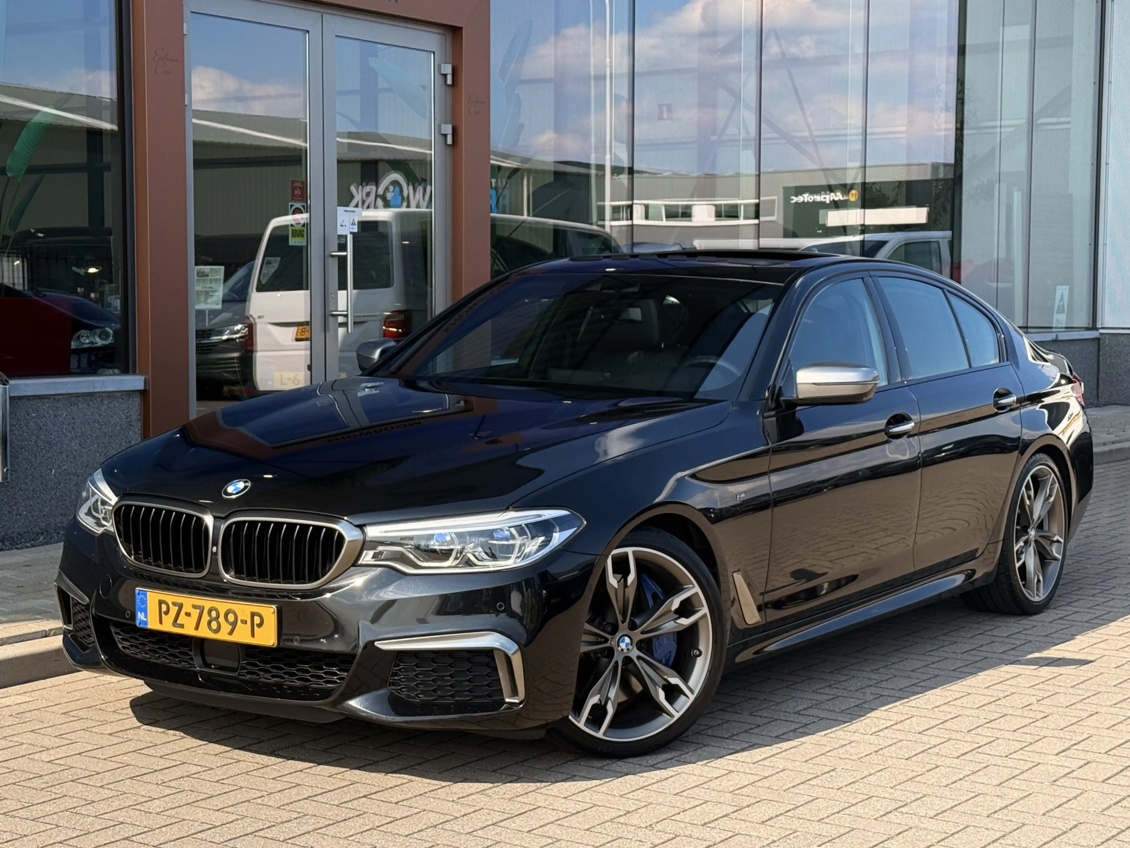 BMW M550 5-serie M550i xDrive High Executive | 4WS | Soft-C — photo 3