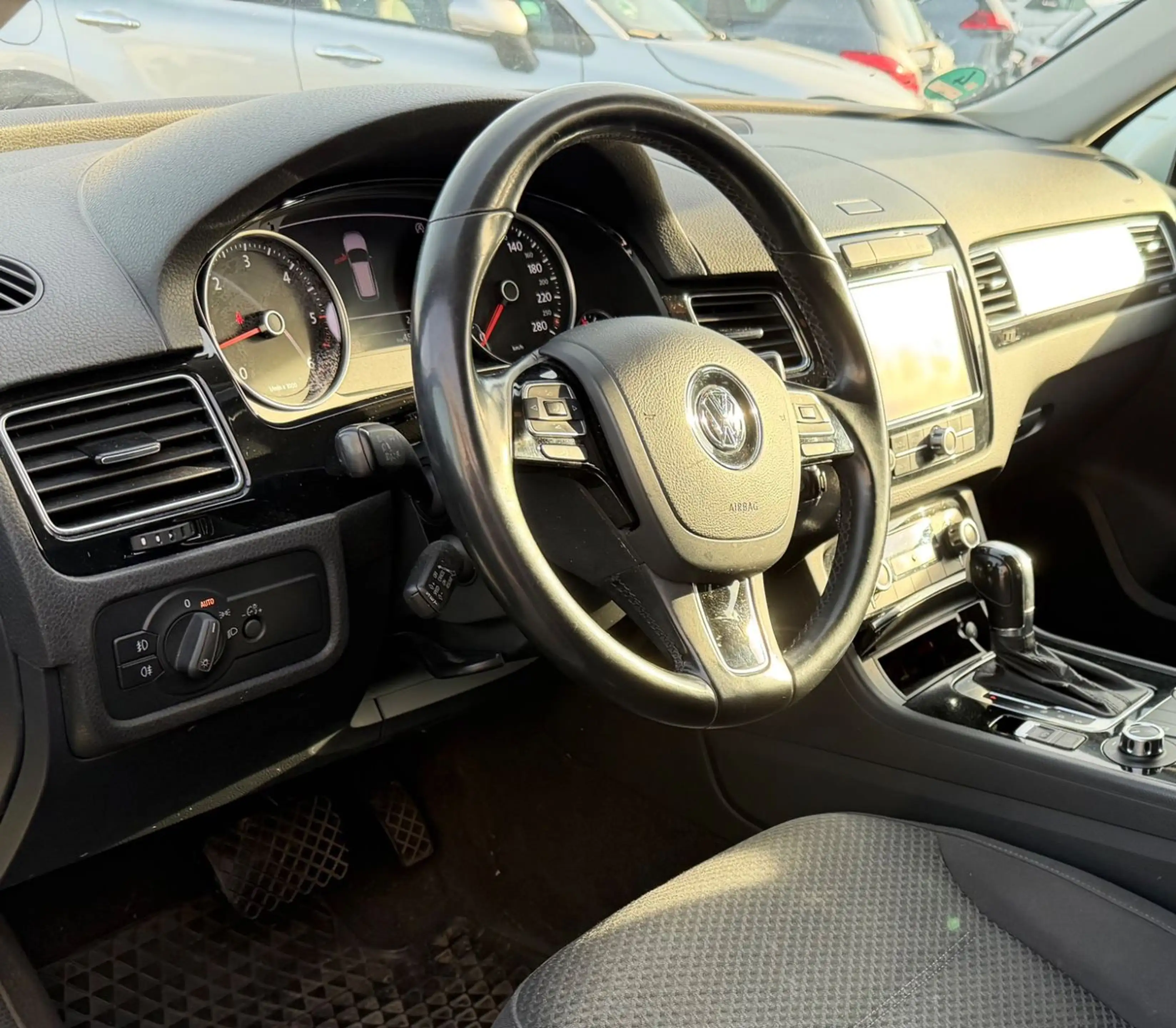 Volkswagen Touareg V6 TDI BMT — photo 3