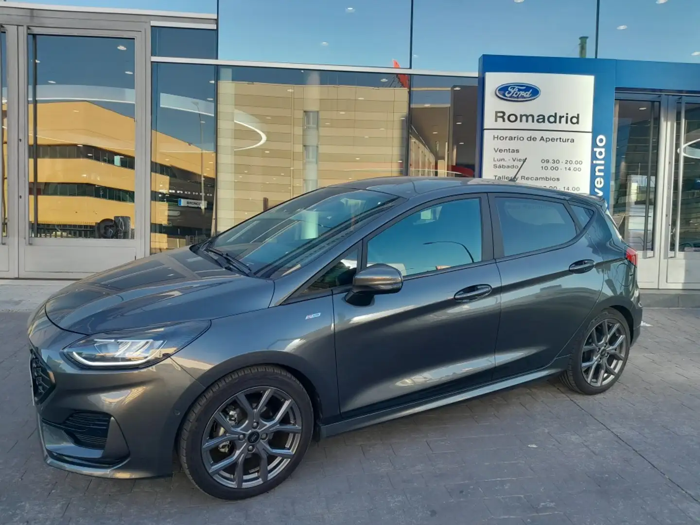 Ford Fiesta 1.0 EcoBoost MHEV ST Line 125 Szary - 2
