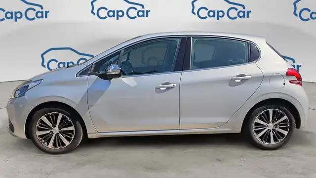 Peugeot 208 view 2