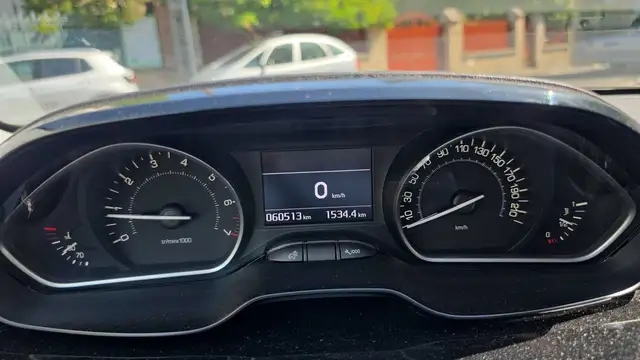 Peugeot 208 view 12