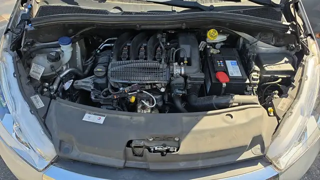 Peugeot 208 view 15