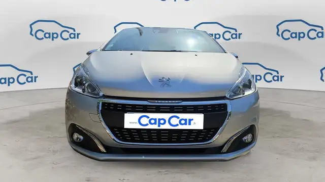 Peugeot 208 view 5