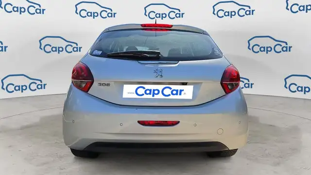 Peugeot 208 view 3