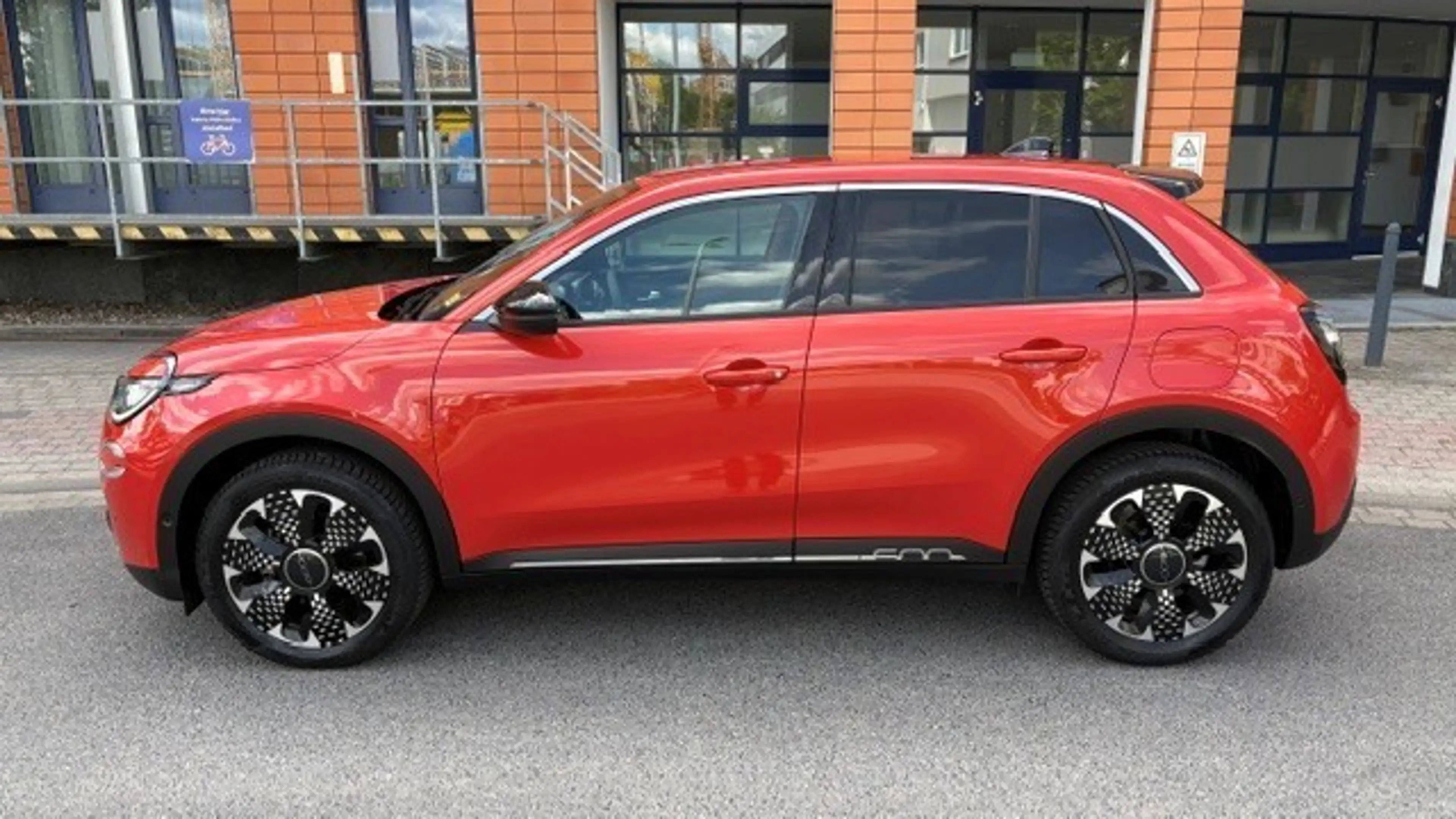 Fiat 600e La Prima Navi — photo 2