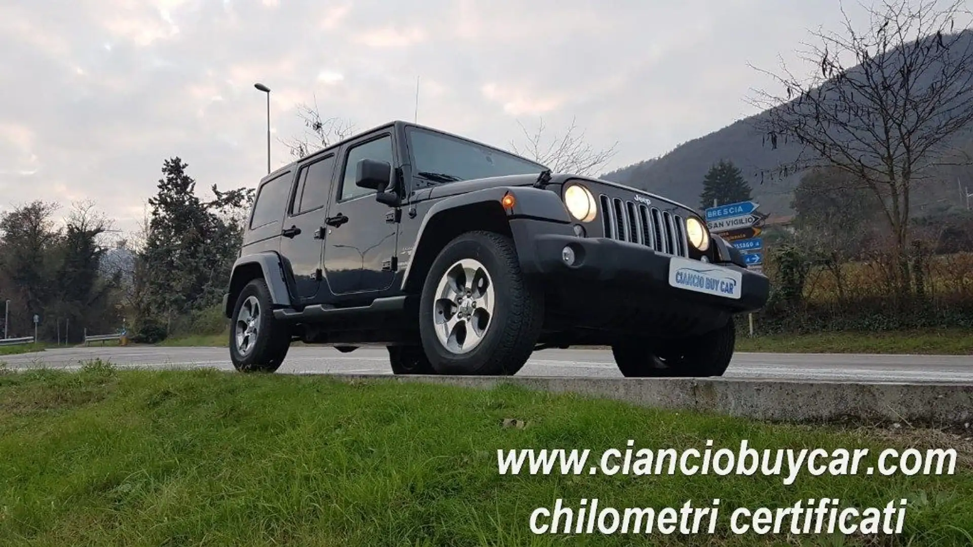 Jeep Wrangler Unlimited 2.8 CRD DPF Sahara Auto Nero - 2