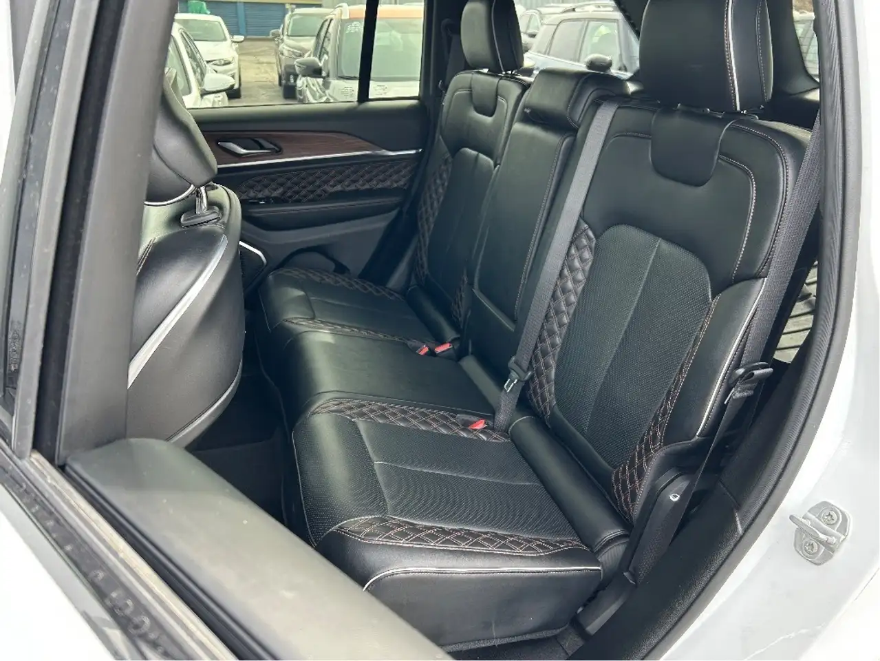 Jeep Grand Cherokee снимка Jeep Grand Cherokee