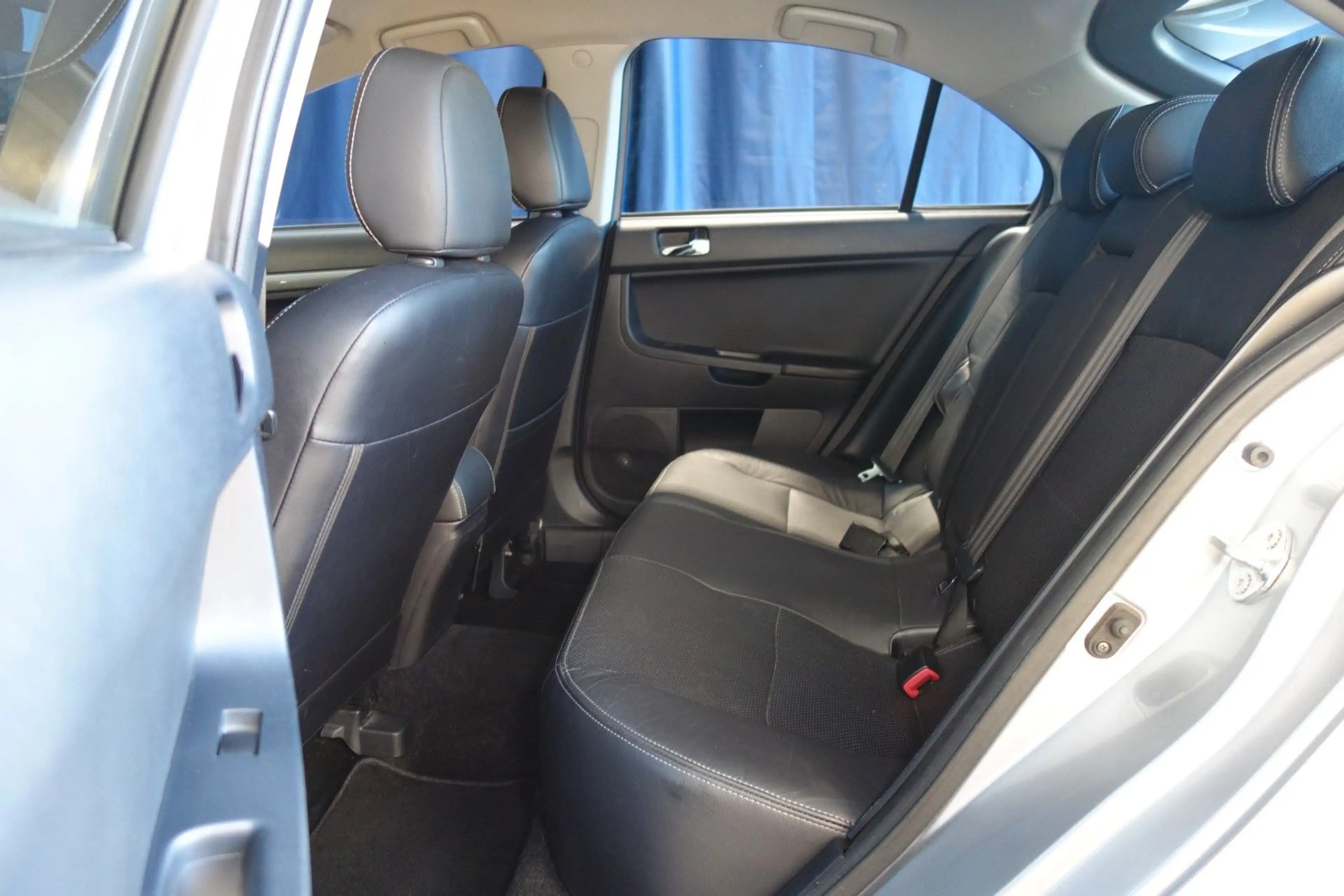 Mitsubishi Lancer Sportback Instyle"TOP CAR" — photo 14