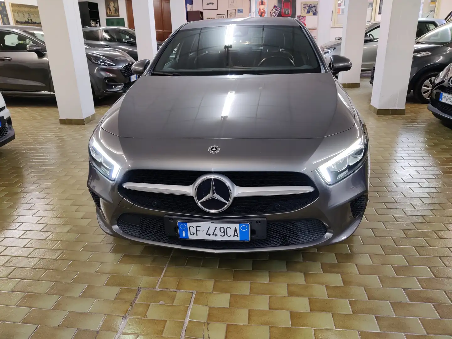 Mercedes-Benz A 250 Classe A 250 EQ-POWER Business Extra automatica Grigio - 2