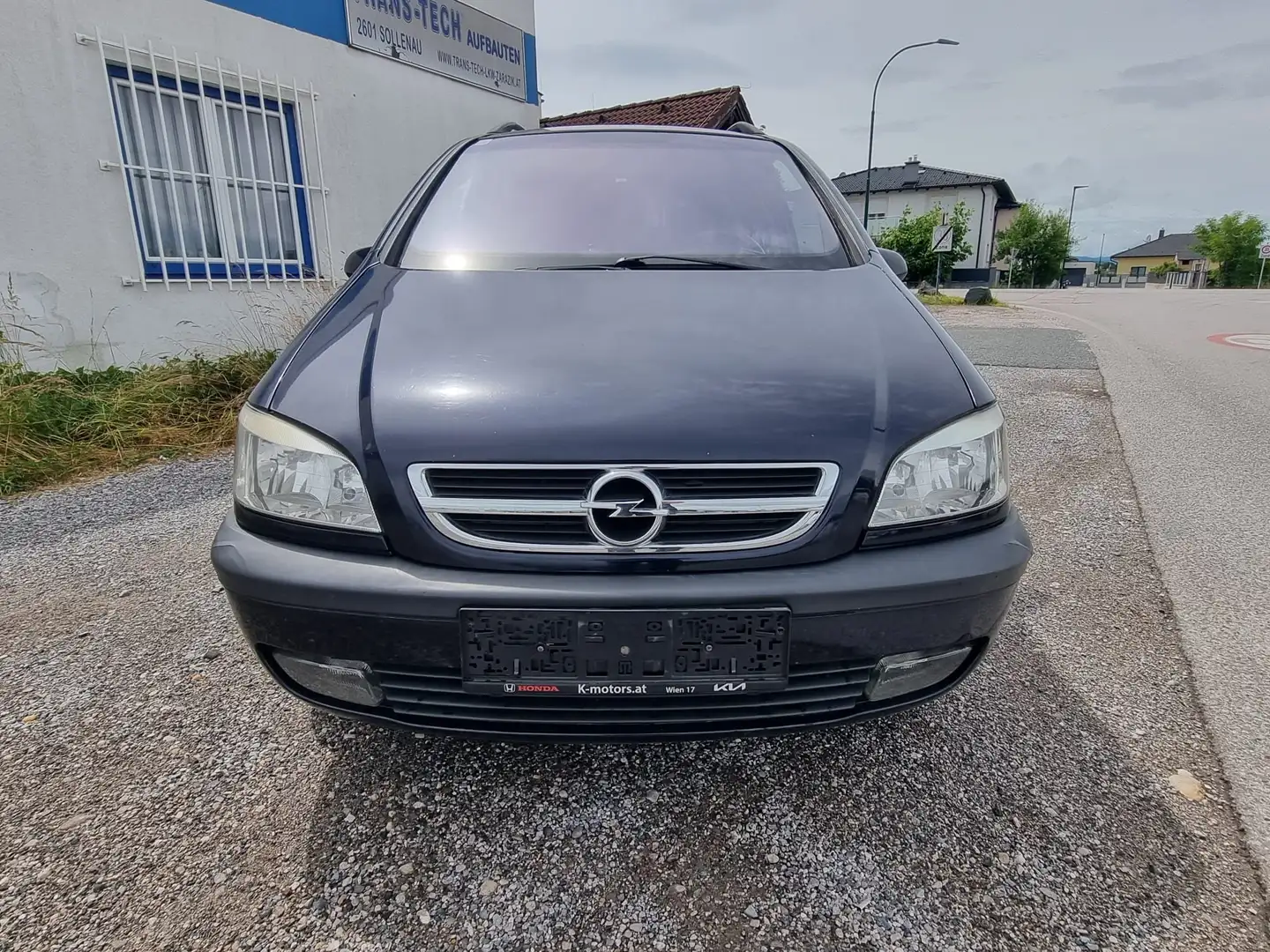 Opel Zafira 2,0 16V DTI Aut. Grau - 2