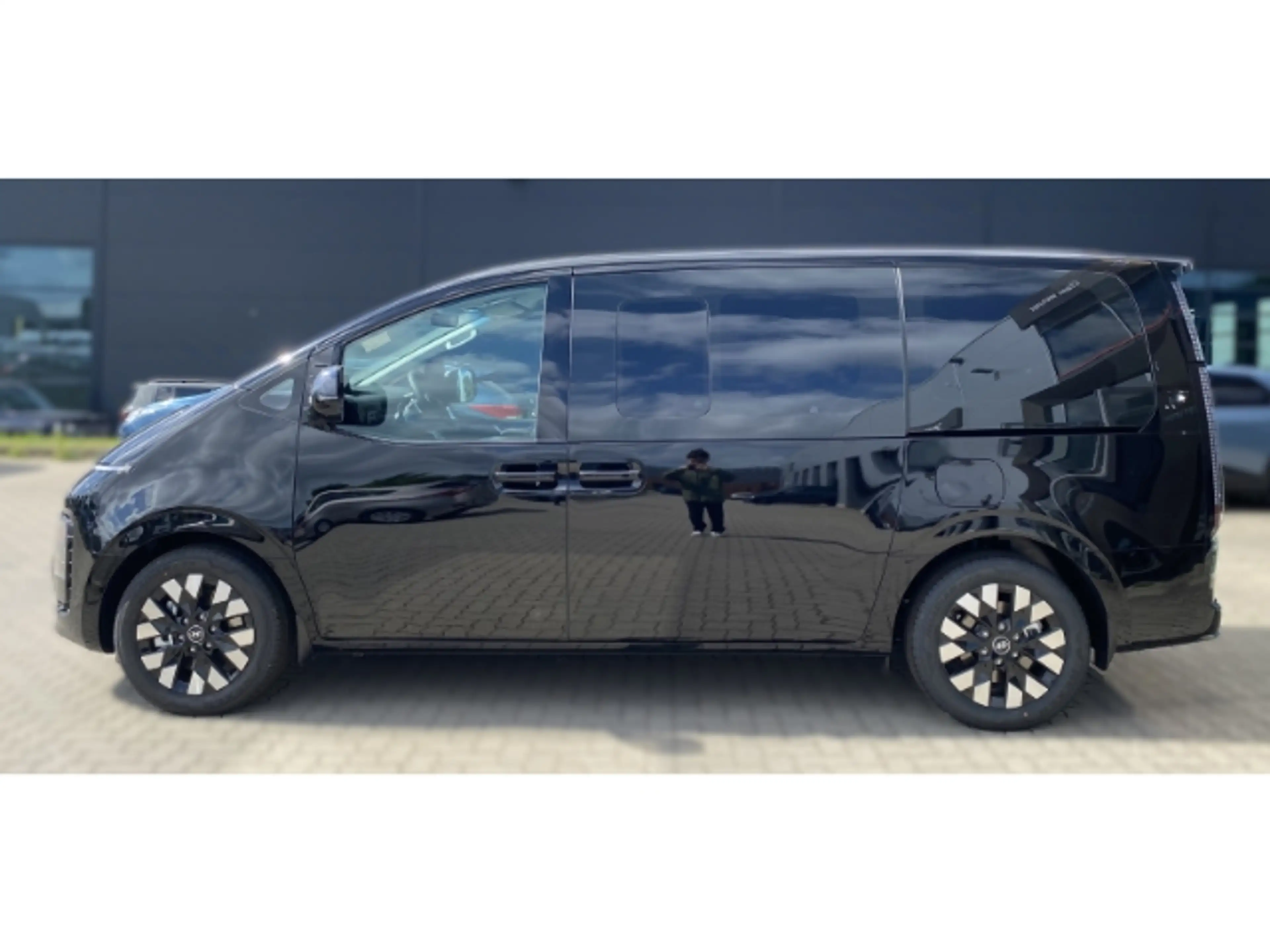 Hyundai STARIA Signature Hybrid 2WD 7-Sitzer *Elektr. Schiebetüre — photo 4