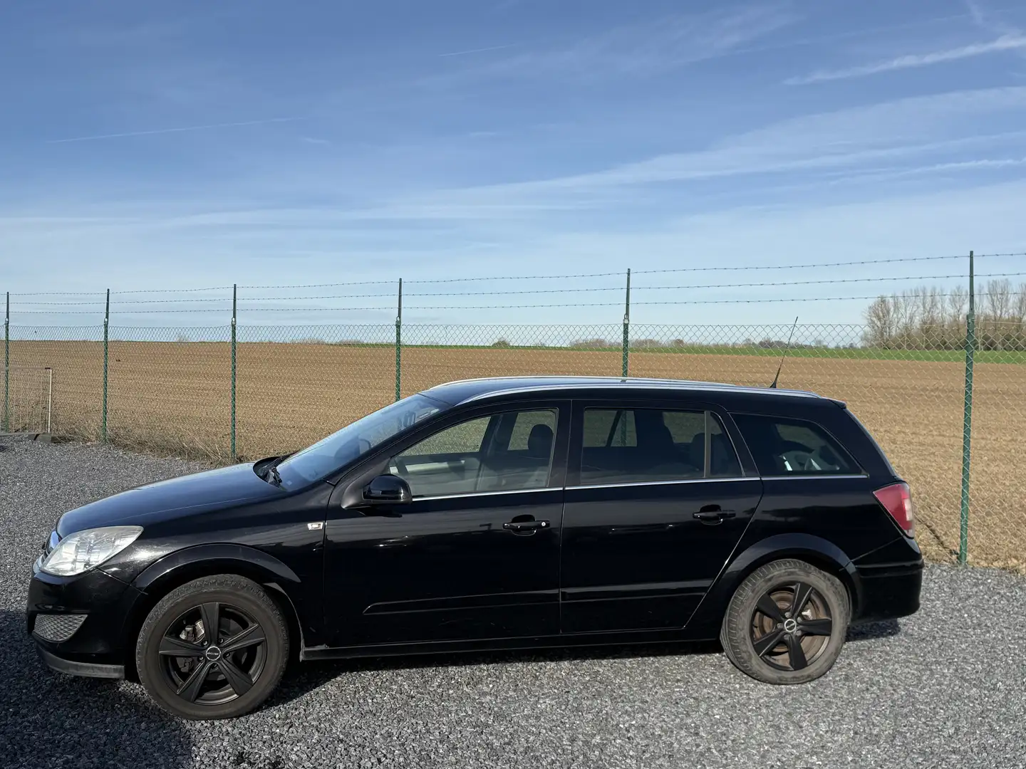 Opel Astra Astra SW 1.6i Essentia Noir - 2