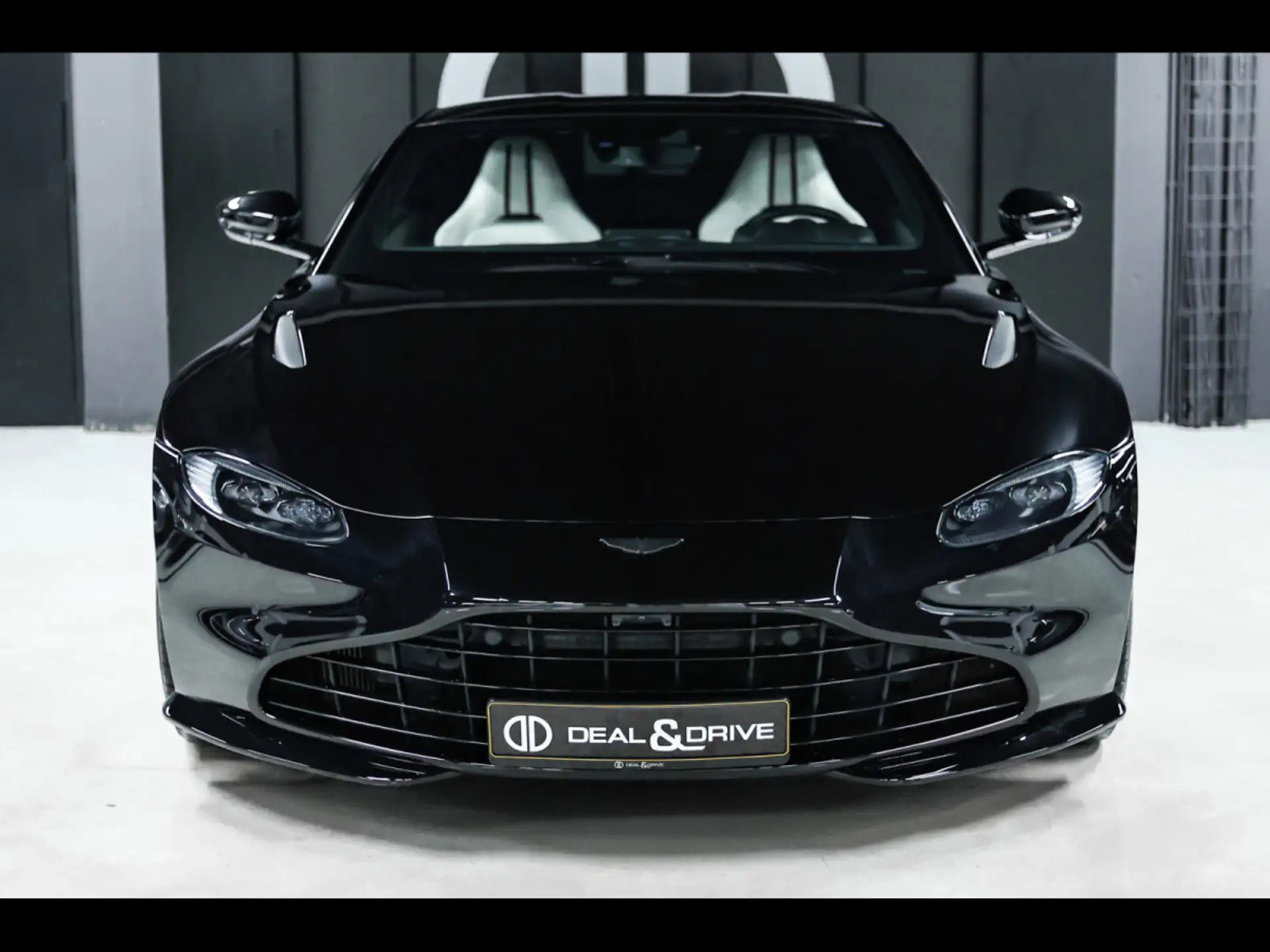 애스턴마틴 밴티지 V8 Coupe 2022 검정 사진 5