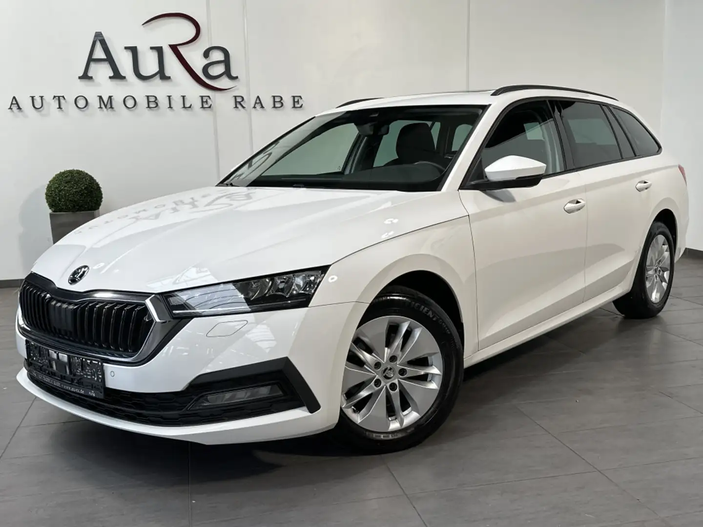 Skoda Octavia Combi 2.0 TDI DSG Ambition NAV+LED+PANO Blanc - 1