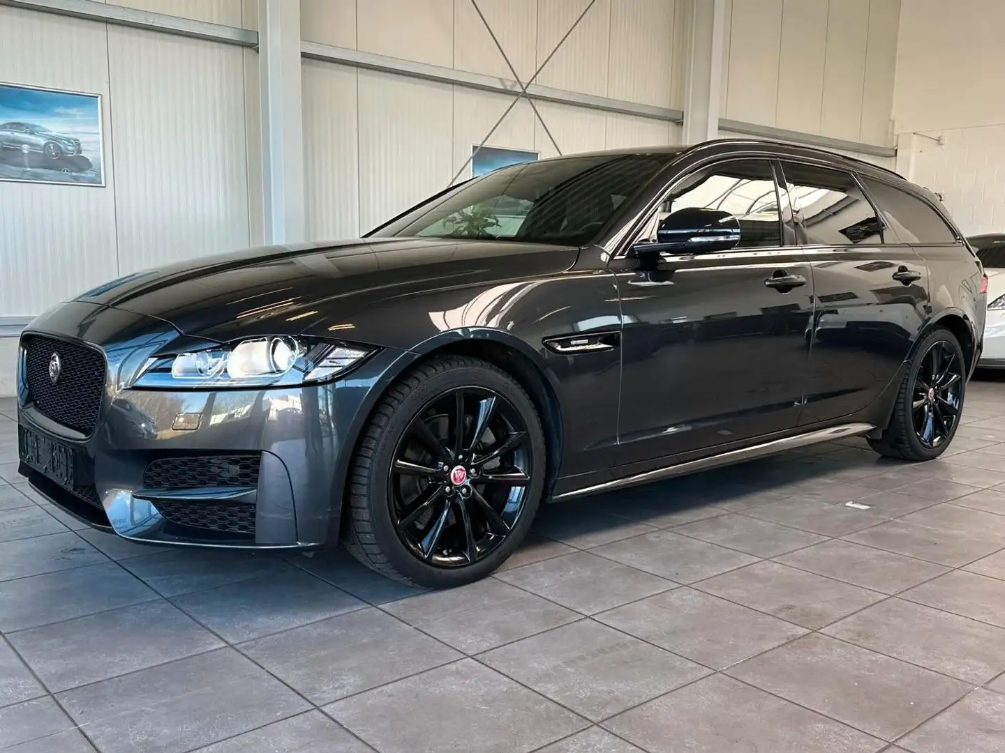 Jaguar XF Sportbrake R-Sport/Panodach/E-Sitze/Top! Černá - 2