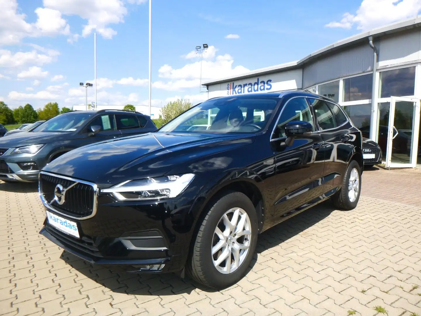 Volvo XC60 Momentum Pro Allrad/AUT/NAV/LED/Sitzheiz Schwarz - 1