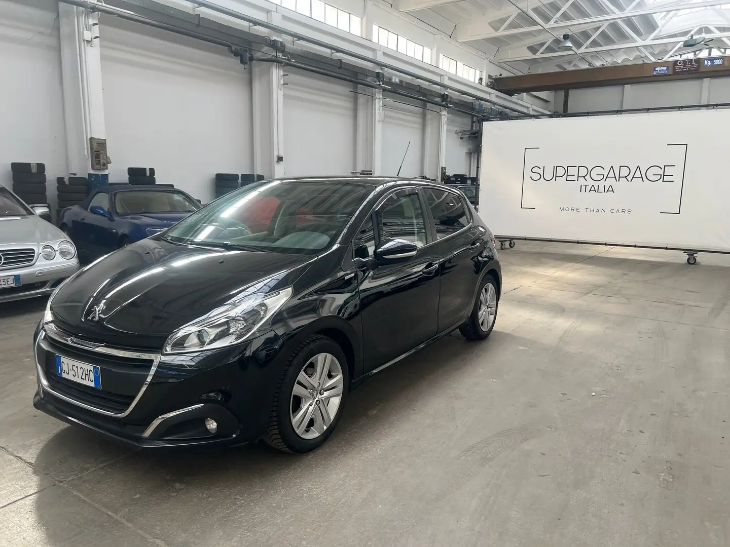 Peugeot 208 208 5p 1.2 puretech Allure 82cv Zwart - 1