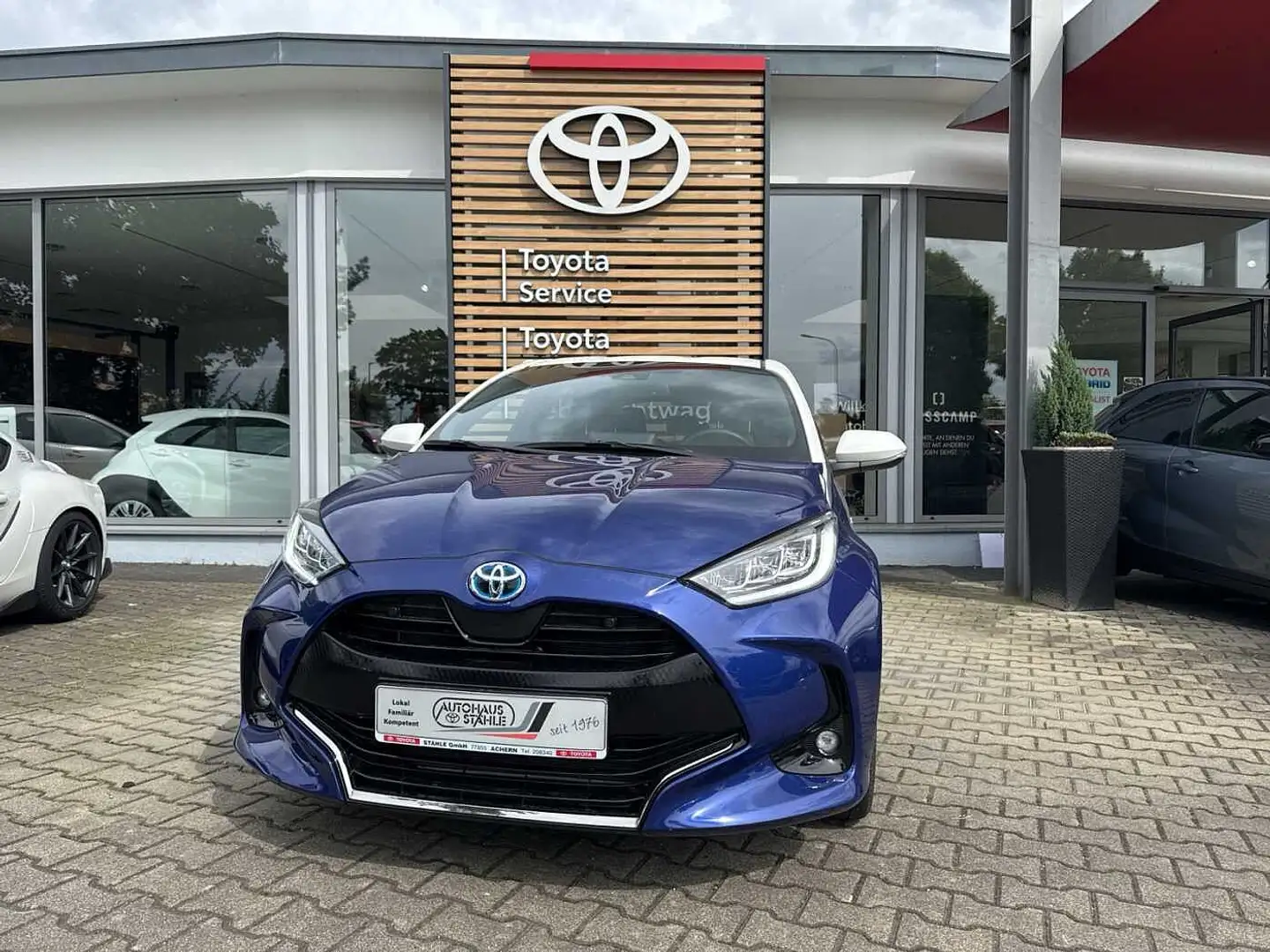 Toyota Yaris Hybrid 1.5 VVT-i Selection Blau - 1