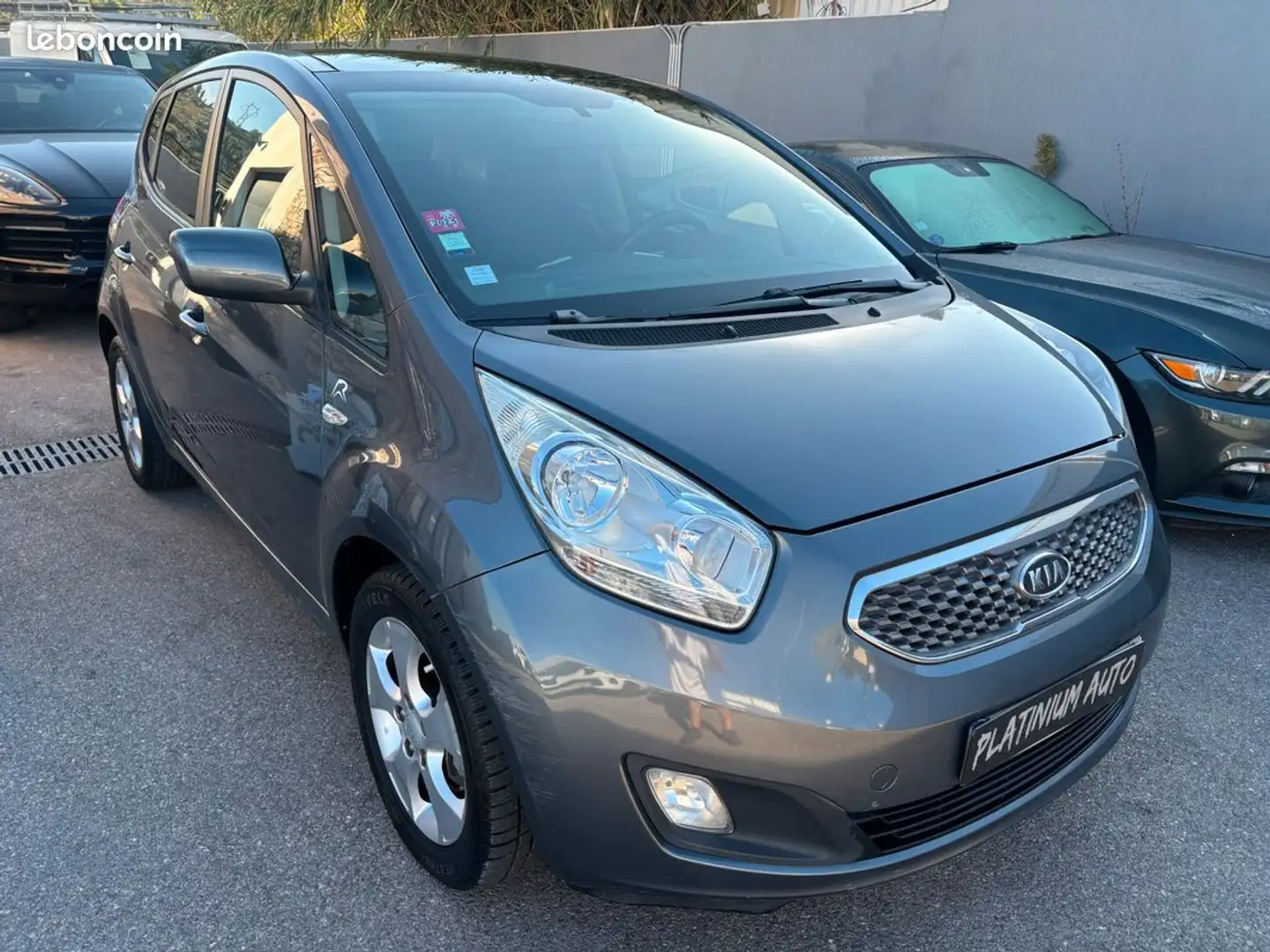 Kia Venga 1.6 CRDI 115 Premium Gris - 2