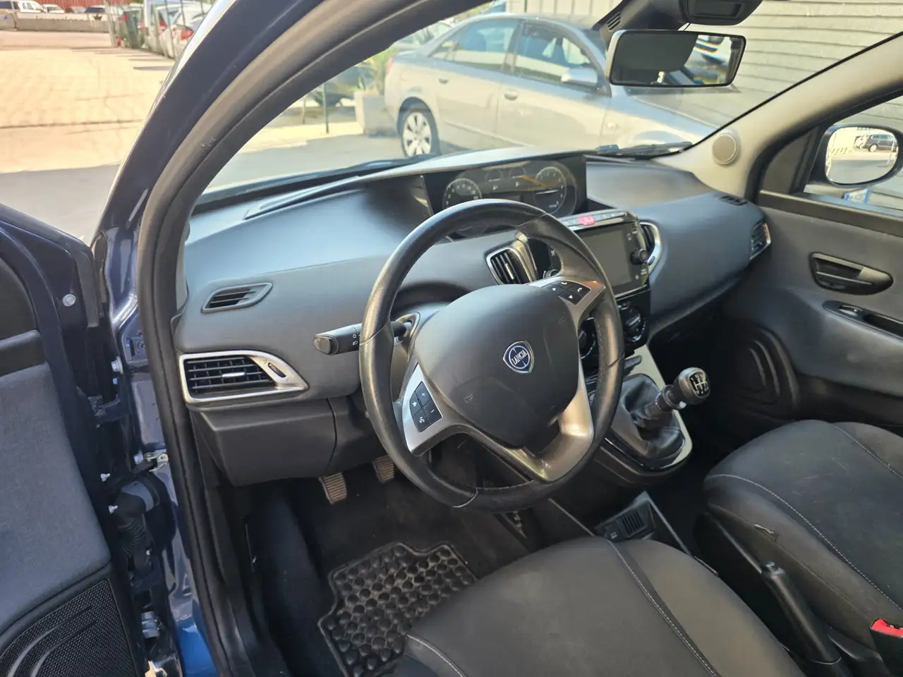 Lancia Ypsilon 2022 — фото 14