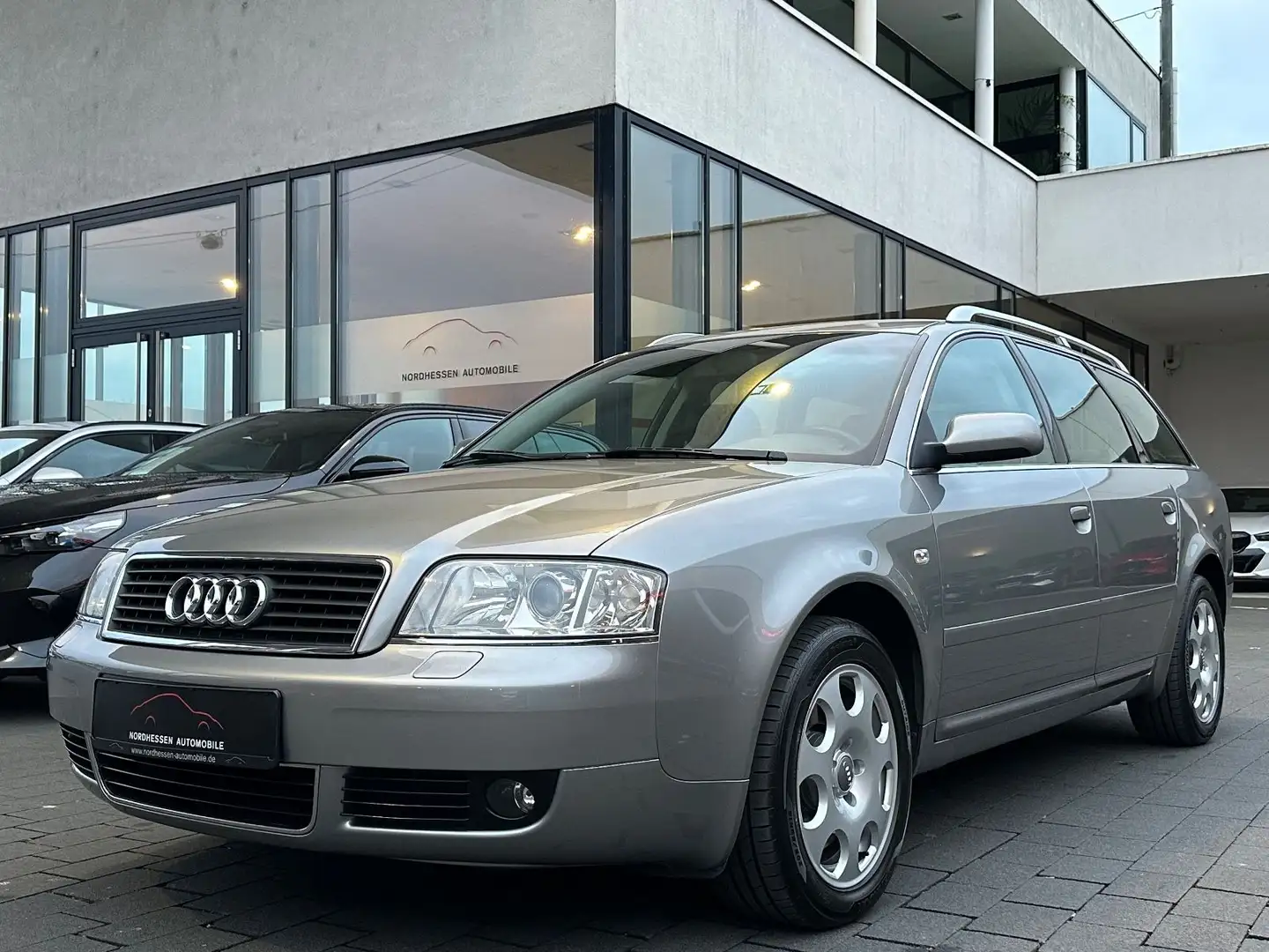 Audi A6 Avant 2.5 TDI quattro Automatik | 1. Hand Grau - 1