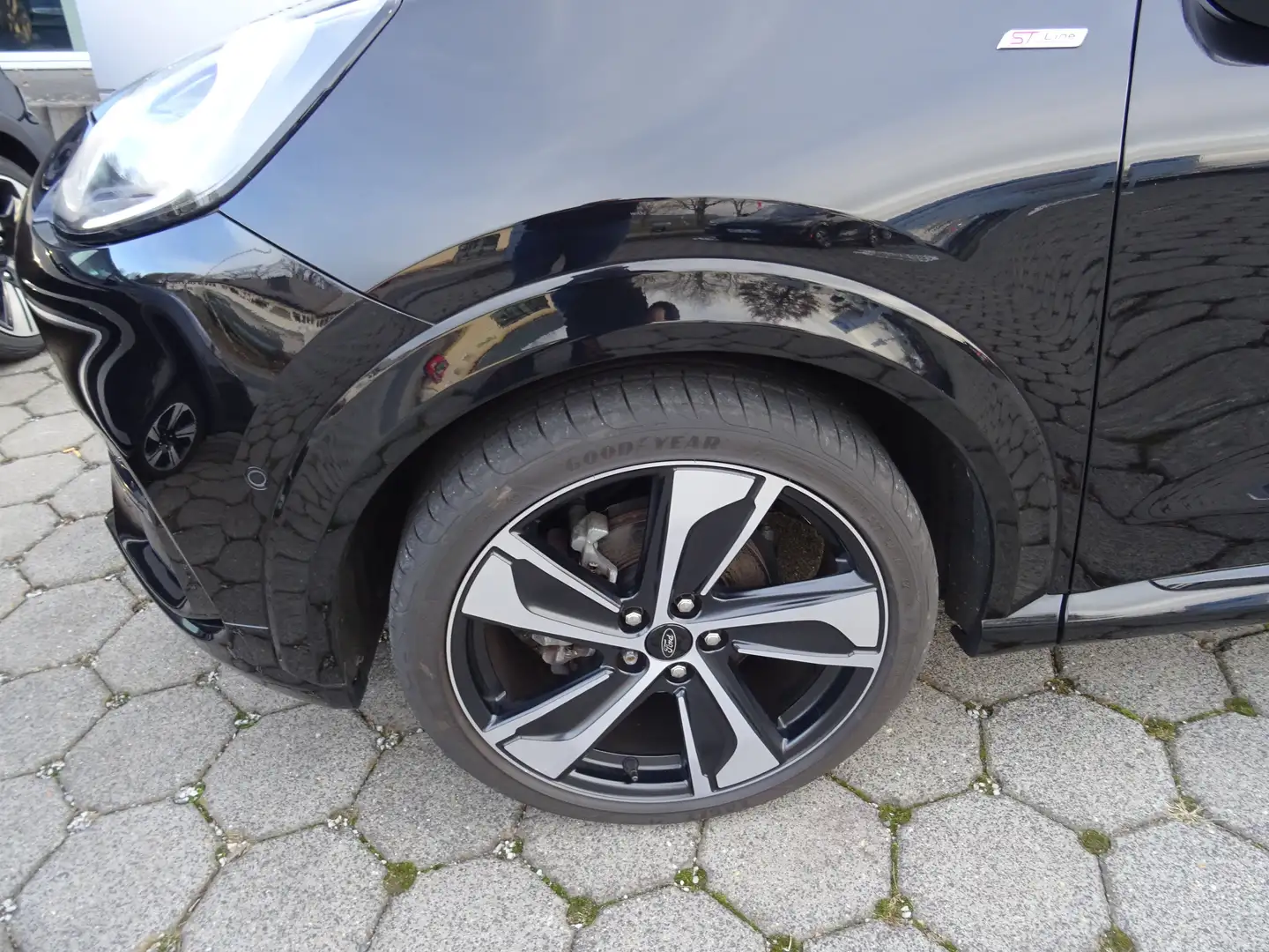 Ford Puma 1.0 Ecoboost ST-Line X +Panorama+Kamera+LED+19" Schwarz - 2