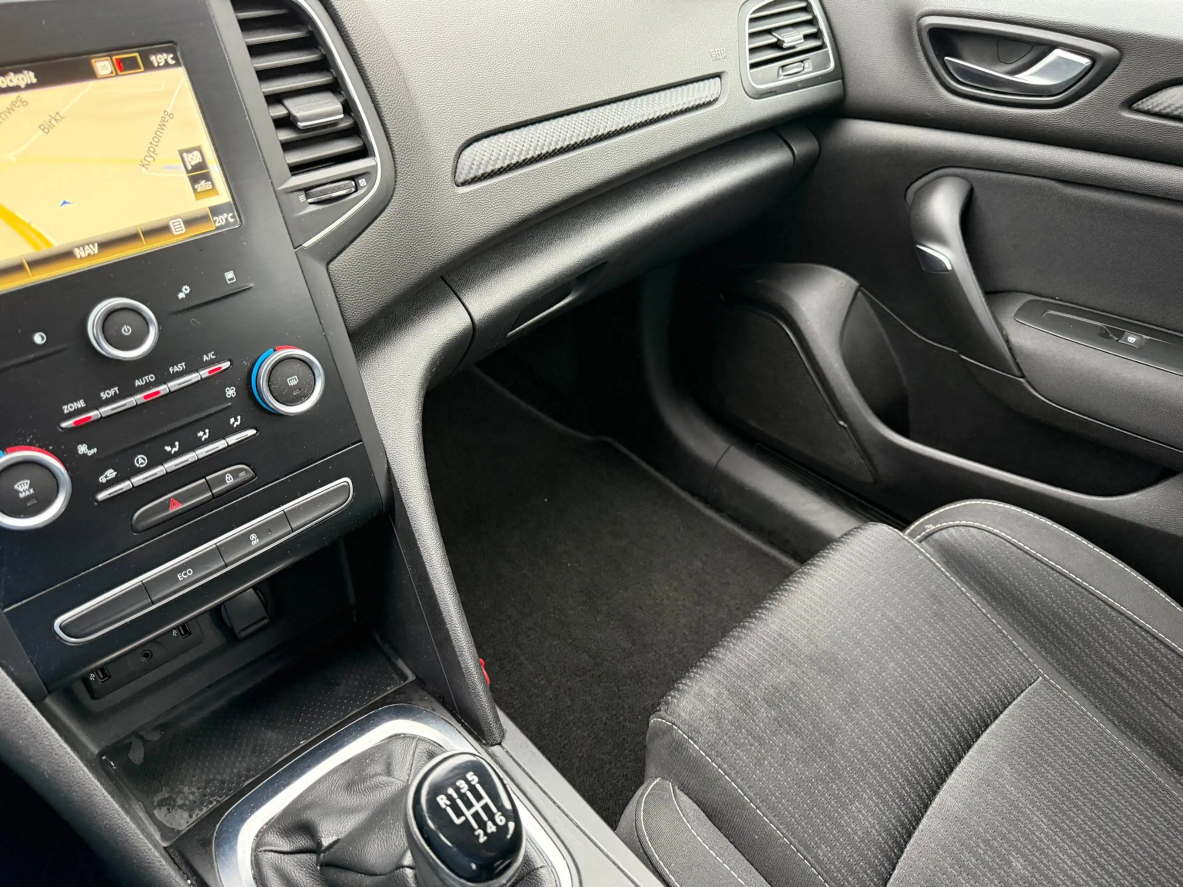 Renault Megane Estate 1.5 Blue dCi Limited ECC NAVI LMV CRUISE PD — photo 18